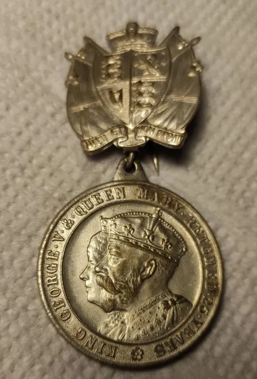 1935 год РЕДКАЯ медаль Король Георг Пятый и Королева Мэри 25 лет правления Великобритания dp351. Де купити