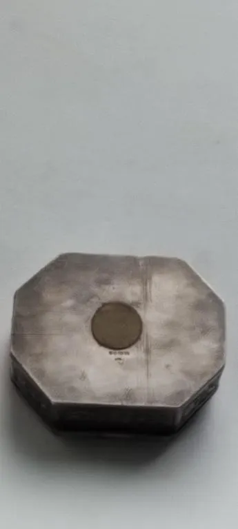 Серебряная коробочка табакерка 19 века с узорами 925 проба, Англия bn339 Інтернет-аукціон