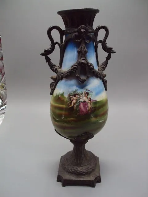 Ваза Европа фарфор металл узор дети путти ангелочки с девушкой высота 33 см под реставрацию №1304 Ціна