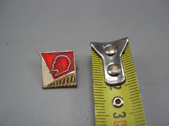 Знак Ленин силуэт портрет профиль флаг ссср №17655 Ціна