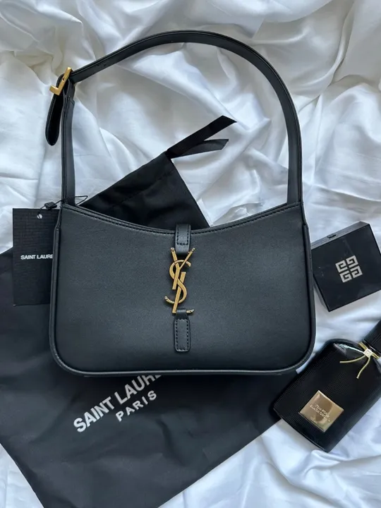 Сумка жіноча Yves Saint Laurent Hobo Le 5 A 7 Leather Shoulder Bag in Black Ціна