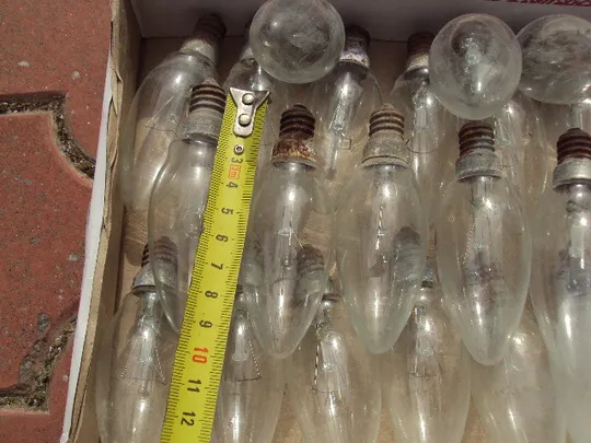 Лампочки форма коническая или свечка длина 9,5 см лот 32 шт ржавый цоколь №15913 З аукціону