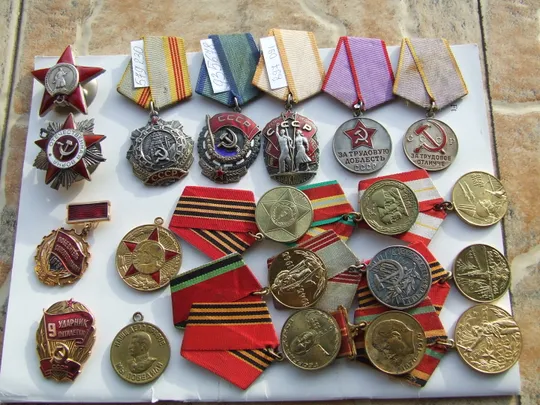 Набор орденов КЗ-2228902.ВОВ-6253234.ТС-579230.ТКЗ-935678. ЗП- 897091медали то и тд +13 медалей Ціна