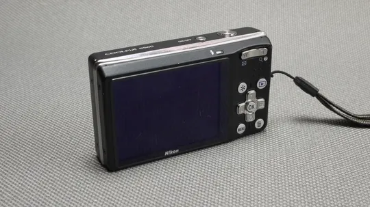 Купити Цифровой фотоаппарат Nikon Coolpix S560 10.0Mpix Вживане