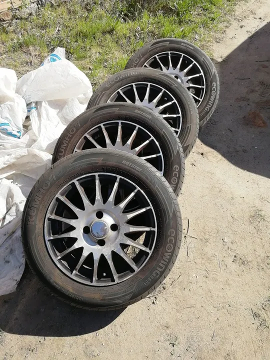 Комплект літніх шин KUMHO ECOWING ES01 на дисках DBV, в гарному стані без будь яких дефектів. Ціна