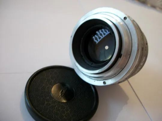 Объектив Юпитер-8 , белый. М-39, черная крышка . Made in USSR . Красногорский завод . Продаж