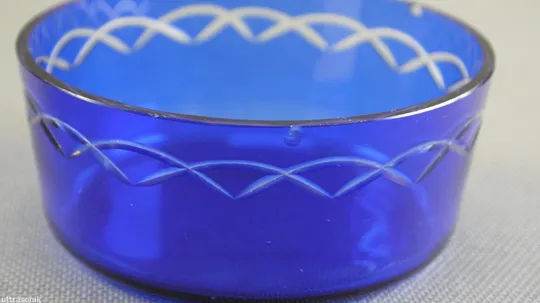 Цукерниця ваза кольорове кобальтове синє радянське скло та мельхіор Вживане Інтернет-аукціон