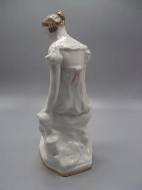 Фигура фарфор ДФЗ Вербилки девушка с книгой Татьяна Ларина роман Пушкина Евгений Онегин №14521 Де купити