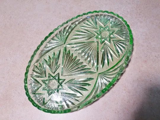 Блюдо піднос таця старе радянське зелене кольорове овальне скло Скол Вживане Ціна