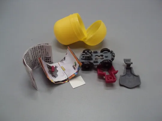 Фигурка киндер сюрприз VQ064 Ferrero машинка монстр-трак с языком Monster Truck №18595л З аукціону