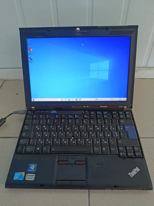 Ультрабук Lenovo ThinkPad X201 / 12.5" (1280х800) TN / Intel Core i5-520M (2 (4) ядра по 2.4 - 2.93 GHz) / 8 GB DDR3 / 250 GB SSD / WebCam / Fingerprint Ціна