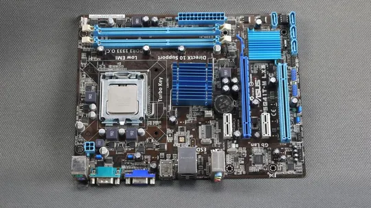 Купити материнская плата LGA775 ASUS P5G41T-M- LX3  + процессор Intel Quad Q9400