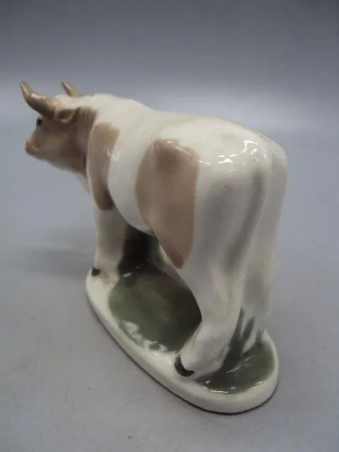Фигура фарфор статуэтка Германия корова бык коровка бычок высота 9,5 см, длина 14,8 см №77 Продаж