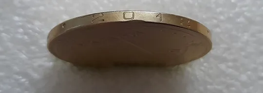 (5509) 1 гривня 2012 невелика викрошка у знаку монетного двору на аверсі (1 гривна 2012 брак) Недорого