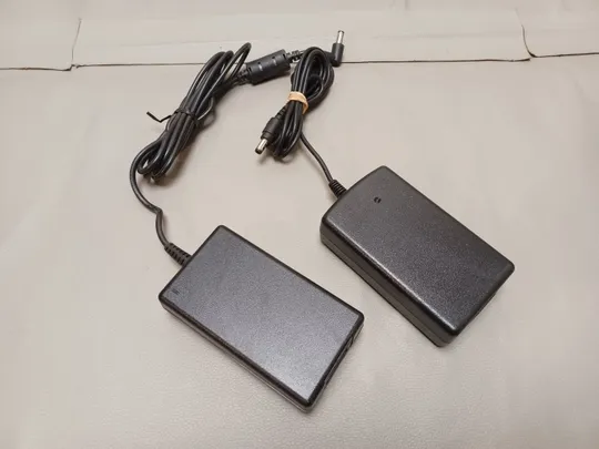 0618 адаптер живлення   12V 2 шт НІМЕЧЧИНА Недорого