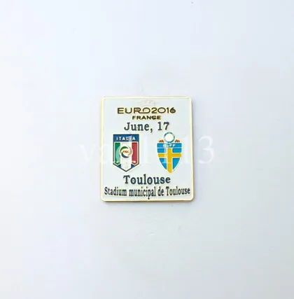 фото, Футбол матчевый значок из серии  "ЕВРО 2016"  ИТАЛИЯ - ШВЕЦИЯ