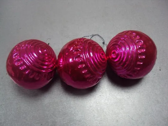 Елочная игрушка подвесная ссср шар рифленый контурный розочки шары рифленные стекло лот 3 шт №10145 Ціна