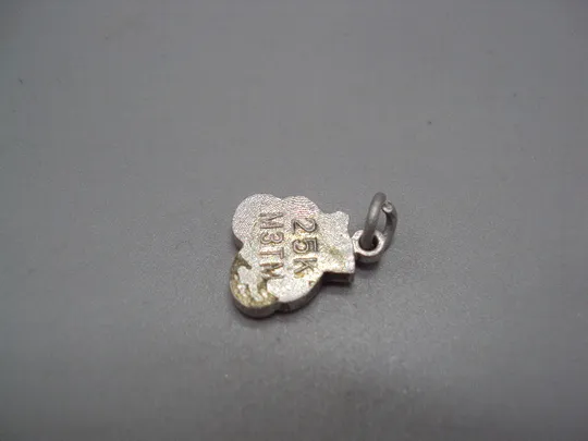Знак спорт бокс боксерские перчатки подвесной МЗТМ ссср №17696 Продаж