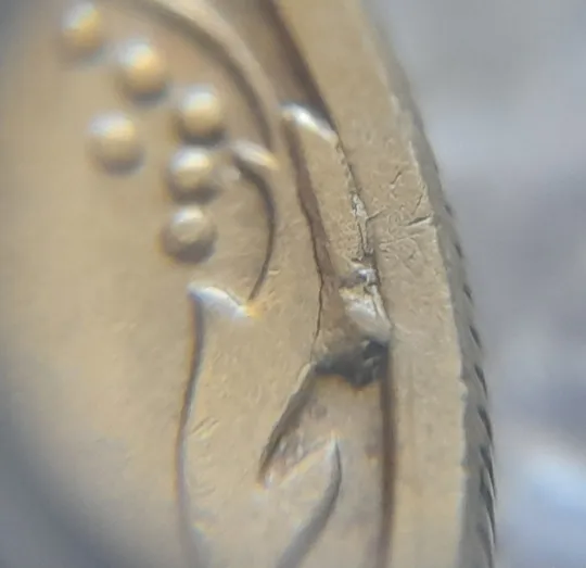 (2186) 10 копійок 2008 викрошки на реверсі між 2 гр. та кантом (лишній метал) (10 копеек 2008) Де купити