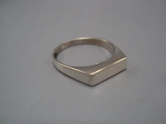 Кольцо прямоугольник колечко унисекс печатка серебро Украина вес 2,34 г 18,5 размер 4х13 мм №15441 З аукціону