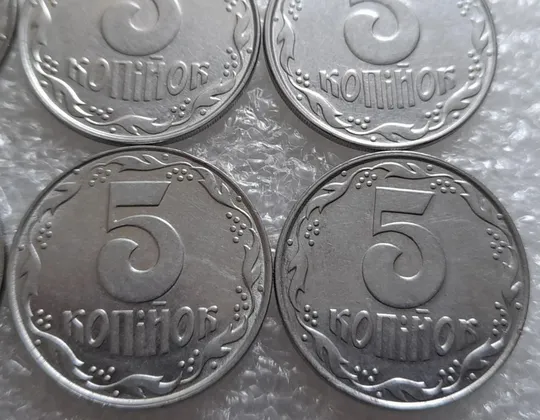 (4210) 5 копійок 1992 роздвоєний, ступінчастий кант на реверсі - 6 монет одним лотом (5 копеек 1992 брак) Де купити
