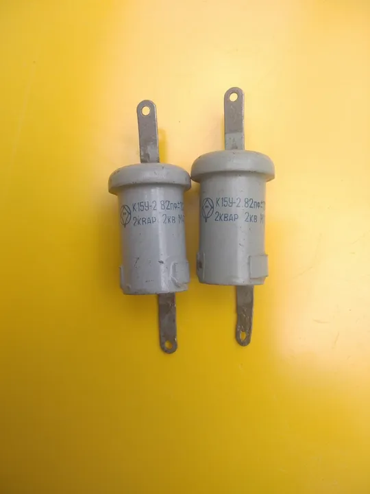 Купити Конденсатор К15У-2 82пф 2 квар. 2 кв.
