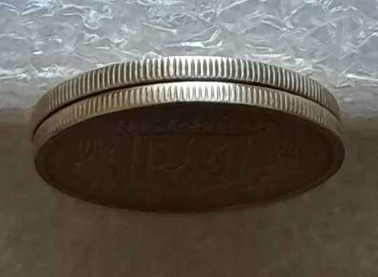 (7083) 10 копійок 2004 2ИБм: звичайна + з круговим виробітком штампа (10 копеек 2004 брак) Недорого