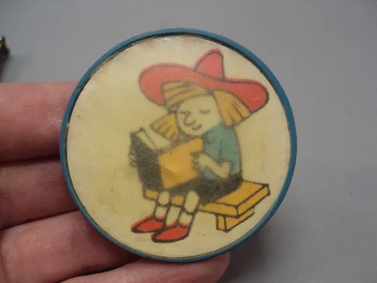 Купити Знак детский круглый Незнака читает книгу мультфильм сказка Приключения Незнайки №17039