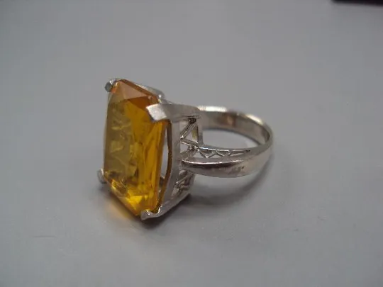 Кольцо перстень с желтой вставкой прямоугольник серебро Украина вес 6,18 г размер 18,5 №14729 Ціна