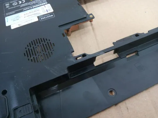 №330-3 Кришка дно піддон корпуса 13N0-YHA0V01 для MEDION X6816 X6815 оригінал Інтернет-аукціон