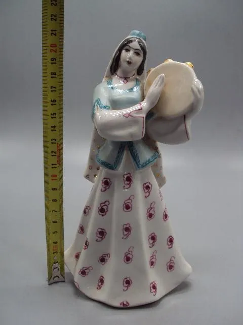 Фигура фарфор Киев девушка азербайджанка с бубном Восточный Азербайджанский танец 21,2 см №14290 Де купити