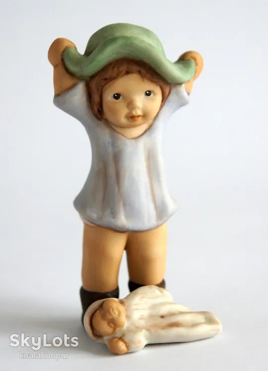 Статуетка Дівчинка з лялькою, Goebel, №775, 1992 р., Germany Ціна