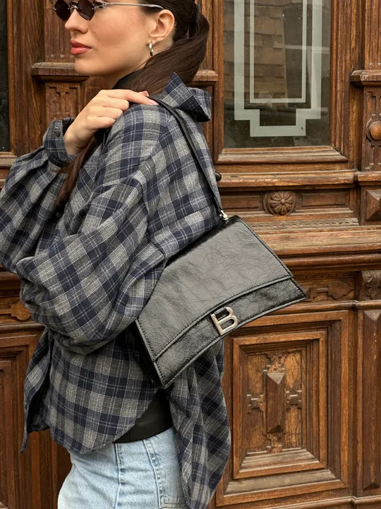 Сумка Balenciaga Crush Medium Handbag Crushed Calfskin in Black\Silver 99746 Інструкція