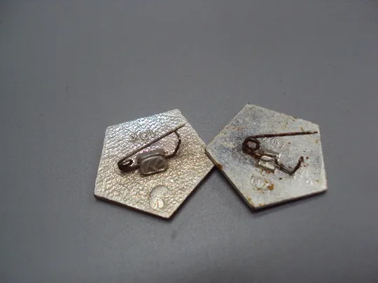 Знак Ленин портрет профиль голова на красном фоне знак качества ссср лот 2 шт №17659 Продаж