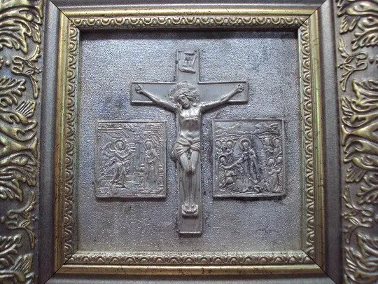 Икона Распятие Иисус Христос Спаситель в раме размер 22,9 х 22,8 см, без рамы 14 х 13,7 см №14238 Де купити