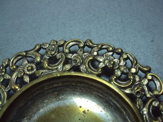 Пепельница блюдце розы цветы розочки Европа латунь посеребрение диаметр 13,2 см (№1499) Інтернет-аукціон