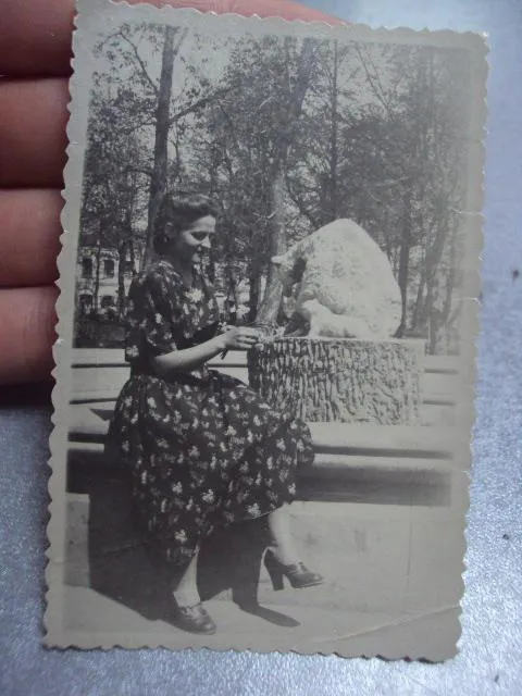 фотография девушка в парке  №1261 З аукціону