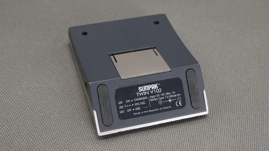 Купити универсальное зарядное устройство SUNPAK TWIN V102 для li-ion аккумуляторов canon, sony, panasonic,