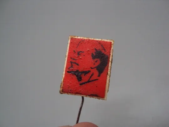 Знак Ленин портрет профиль голова на красном фоне ссср фрачник игла №17681 З аукціону