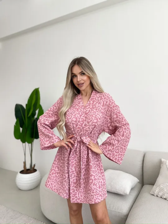 Купити Халат короткий з мусліну (100% бавовна) принт Лео рожевий