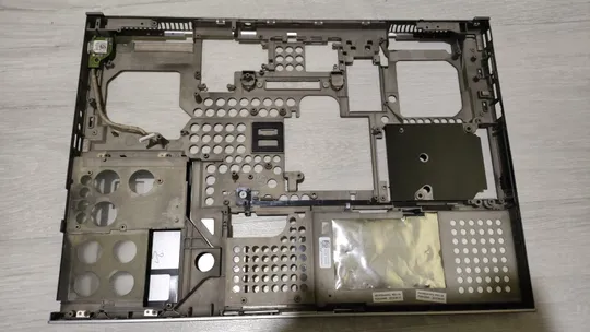верх і корито Dell M6500 З аукціону