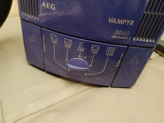 0542с  пилосос AEG Vampyr 5060 electronic Де купити