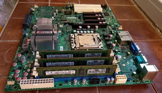 комплект Supermicro X8STE + Intel Xeon W5647 3.20MHz + 6Gb DDR3 + видеокарта Radeon HD 5450 Продаж