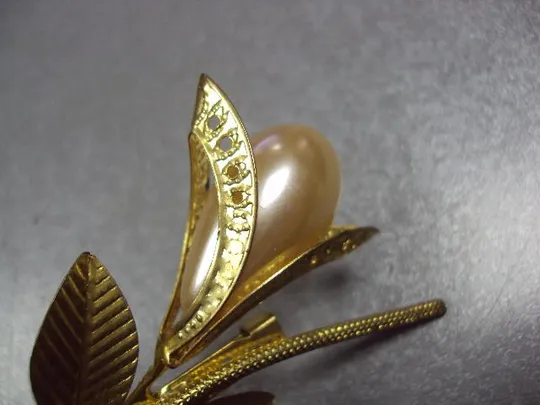 Купити Бижутерия брошка цветок брошь цветочек с листьями размер 6,4 х 6,3 см №13373