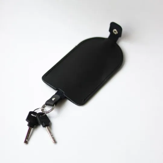 Ключниця з рухомим тримачем ключів на кнопці чорна. Ціна