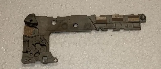 Кріплення петлі ліве з ноутбука DELL Latitude E5430 AM0M3000100 0V7T4V Ціна