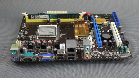 комплект плата ASUS M2A74-AM SE socket AM3 + проц AMD Phenom II 965 BE + 2Gb DDR3 + ATI 5450 Ціна