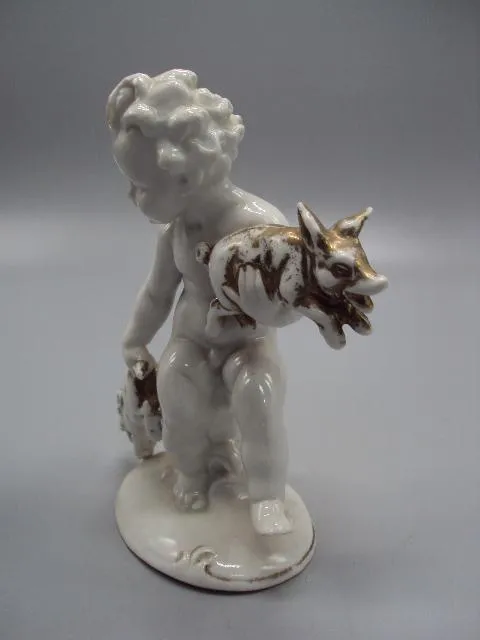 Фигура фарфор Германия Carl Scheidig KG Гревенталь путти мальчик с поросятами ребенок и поросята Недорого