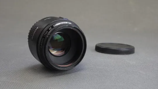 штатный объектив Canon EF 50mm/1.8 II с реверсивным макрокольцом 58мм Ціна