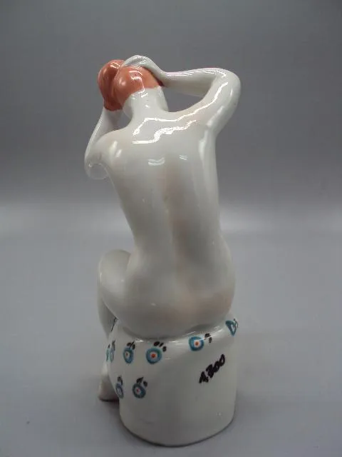 Фигура фарфор статуэтка Киев обнаженная девушка моет голову ню утро пляжница прическа 19 см №14448 Інтернет-аукціон